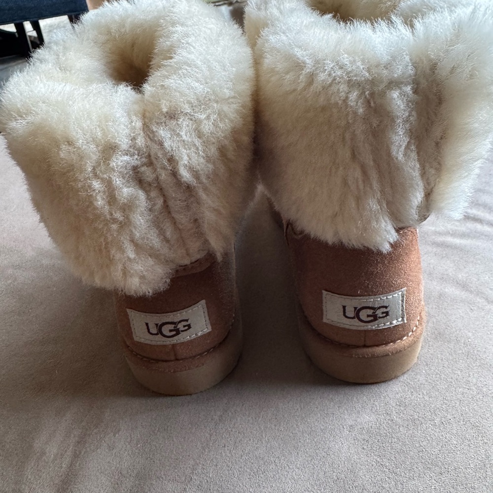 UGG Michelle Womens Boots good for Girls too - Picture 9 of 12